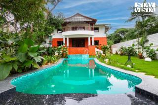 StayVista at Casa Chalora with Pool, BBQ, Games Room - 9
