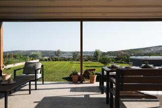 Mini Villa Marta - Private Retreat with Jacuzzi, 1000m2 Fenced Property, Garden, BBQ Lounge, 500Mbps, EV, near Split - 1