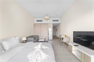 FIRST CLASS Studio Rustic Charm in SOL BAY - Dubai - 7