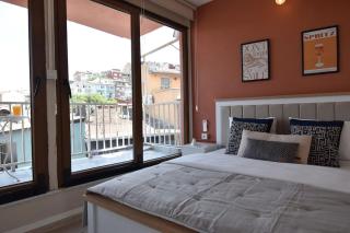 Stunning 6BR 4Bath near Tram - Istanbul - 4