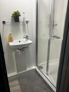 Barking Bliss-2 Bedroom,2 Bath, A Short Distance To Barking Station - 5