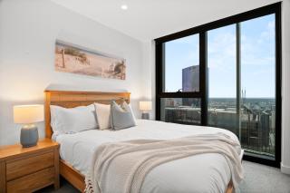 Gorgeous City Views 71st Floor 3BR Apartment with Pool and Gym - 5