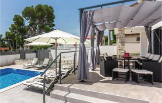 Three-Bedroom Holiday Home In Banjole - Banjole - 3