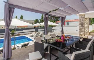 Three-Bedroom Holiday Home In Banjole - Banjole - 2