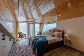 Alpenglow Skyline Estate 3-BHK With Attic Suite, Skydeck Dining, Garden, Sunset Views & Forest Walk - 1