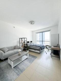 Cosy Modern Studio with Lake View and Rooftop Pool in JLT Dubai - Dubai - 7