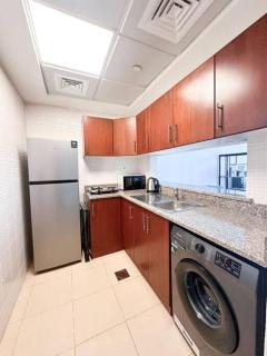Cosy Modern Studio with Lake View and Rooftop Pool in JLT Dubai - Dubai - 4