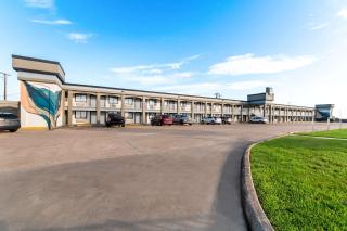 Quality Inn & Suites Port Lavaca near Lighthouse Beach - Port Lavaca - 6
