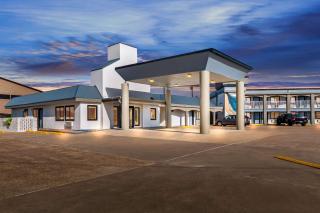 Quality Inn & Suites Port Lavaca near Lighthouse Beach - Port Lavaca - 2