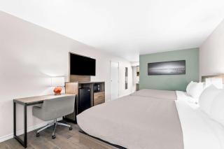 Quality Inn & Suites Port Lavaca near Lighthouse Beach - 8