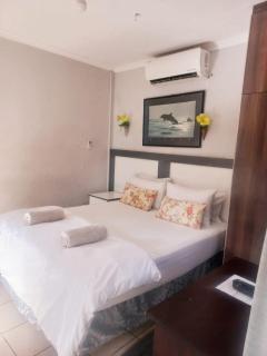 Enhle Bed and Breakfast - KwaDukuza - 9