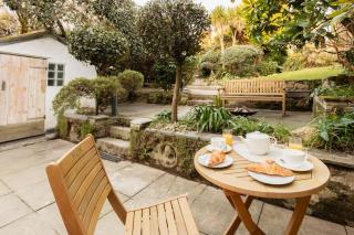 Historic Beachside Walled Garden Town House - Marazion - 8