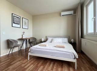 Air-Conditioned Studio, Close to City Centre & Tram Stop - Bratislava - 9