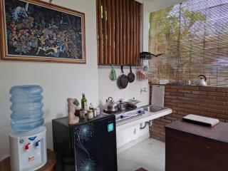 Evan House Homestay with Kitchens and Private Balconies - Ubud - 1