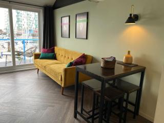 Tiny Floating Home with Marina Views - Brighton & Hove - 9