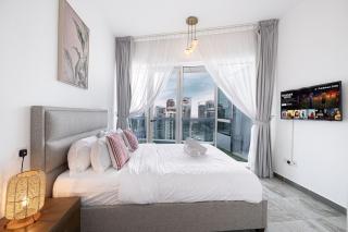 Expansive 5BR Dubai Marina Apt Near JBR Beach - Games - Pool - Dubai - 5