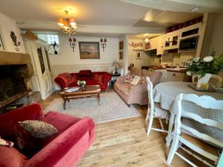 La Petite Madeleine is a Charming 2 Bedroom Pet Friendly Gite situated on Dinan Port - Dinan - 1