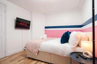 Spacious 3-Story House - Free Off Street Parking - Heaton Park - Sleeps 9 - 6