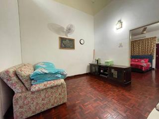 4BR 2Storey Terrace Homestay at Bukit Jambul by SK Vacation Homes - 6