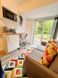 -R2- Newly Renovated Private Room with own Kitchenette in a shared house in Birmingham B29 - Birmingham - 7