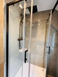 -R2- Newly Renovated Private Room with own Kitchenette in a shared house in Birmingham B29 - Birmingham - 3