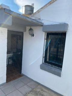 alquier de casa 2 dormitorios en mendoza - 1