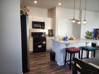 Cozy Room In Modern & Serene Home near Hospitals & Attractions - 1