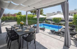 Three-Bedroom Holiday Home In Banjole - 3