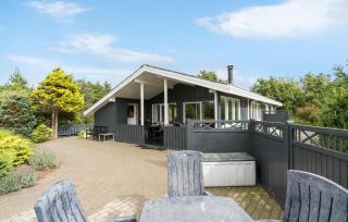 4 Bedroom Lovely Home In Tarm - Tarm - 9