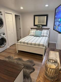 Private Cozy Retreat near Downtown Salinas! - 2