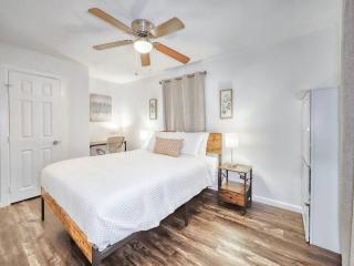 Comfy 1 Bed Close to Downtown, Night Life, UH, MED, Museum, NRG - 9