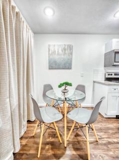Comfy 1 Bed Close to Downtown, Night Life, UH, MED, Museum, NRG - Houston - 4