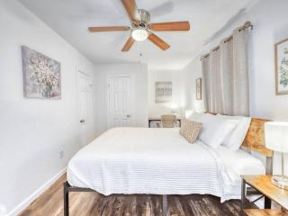 Comfy 1 Bed Close to Downtown, Night Life, UH, MED, Museum, NRG - 1