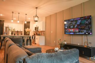 Loop, New Luxurious Large 3BR House, Sleeps 9 with Free Parking - Princeton - 9