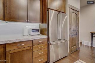 Spacious Jordanelle Retreat, Minutes to Deer Valley and Park City, Private Hot Tub, Mountain View - Heber City - 2