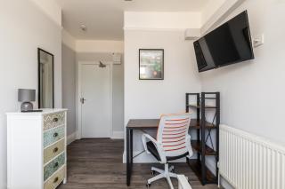 Dove Court Travel Lodge 2 - First Floor Ensuite - Bristol - 6
