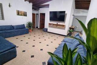 Amplia y Cómoda casa en la 70 - Medellín - 0