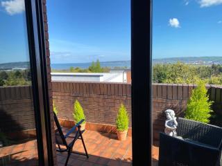 Water view Apartment - Belfast - 9
