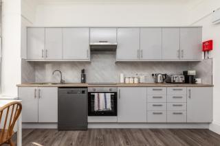 Dove Court Travel Lodge 3 - First Floor Ensuite - Bristol - 1