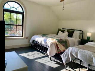 Chic Country Home W Sprawling Acreage - Portage - 4