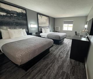 Super 8 by Wyndham Higginsville - 0