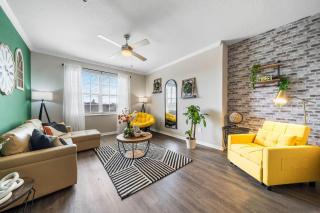 Spacious 3BR2BA w Pool Gym Near Airport #4 - 0