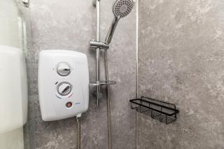 Dove Court Travel Lodge 4 - First Floor Ensuite - Bristol - 5