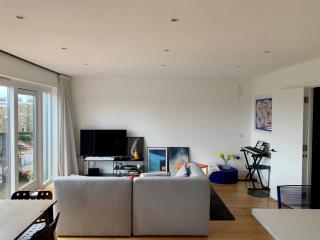 Modern, spacious entire apartment in amazing location - 5