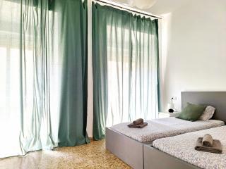 Sunny Malaga Centre Flats, 2 Options, with Balcony or Terrace - 4