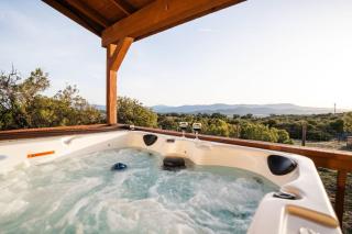 Country Hot Tub Hideaway with Amazing Views - - 0