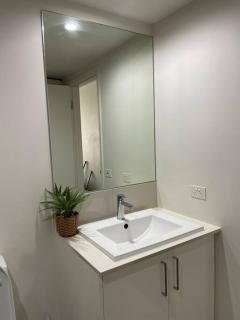 Premium Melbourne Apartments with Balcony and Free Tram Access - Melbourne - 3