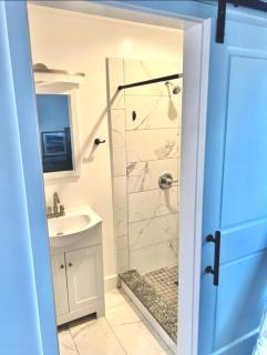 Romantic Chapel Hill Retreat for Two - 6