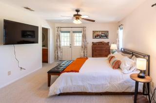 Stylish Country Cowboy Home with Hot Tub on 20 Acres - 6