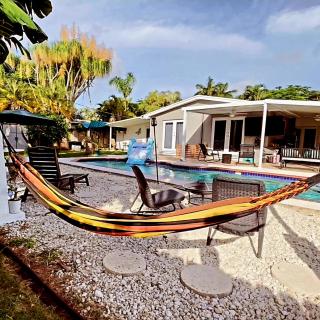 Pool House Resort heated swimming pool family getaway - Cutler Bay - 1